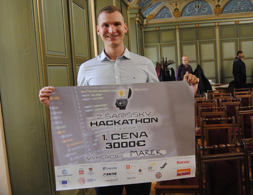 Marek Gogoľ s prvou cenou zo Šarišského hackathonu